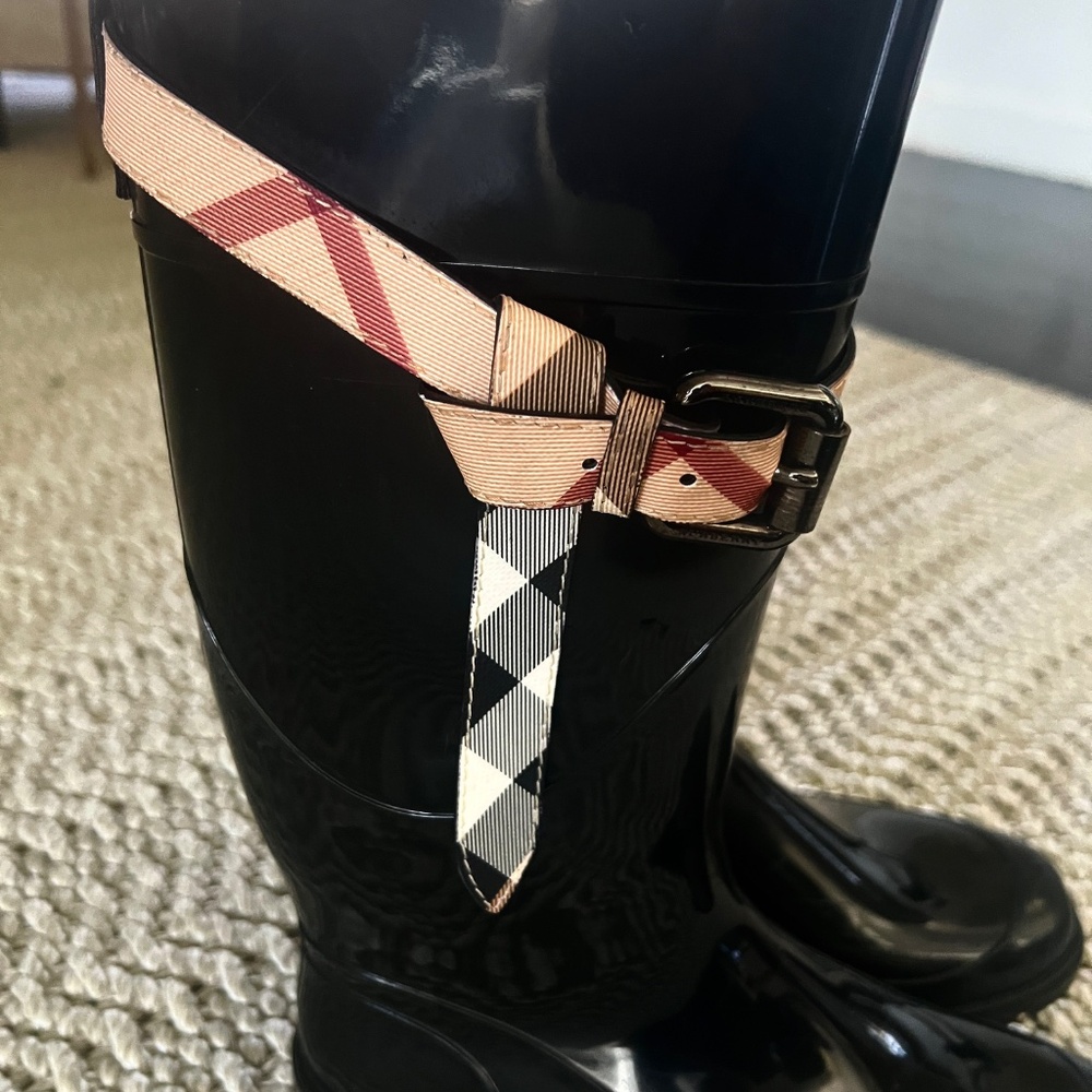 Pre-Owned Authentic Burberry Women's Nova Belt Rainboots - Size 37 - Picture 7 of 15